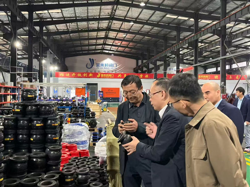 鑒企業(yè)實力謀發(fā)展新程——某水務公司領導蒞臨金來邦閥門西北工廠參觀考察與技術交流